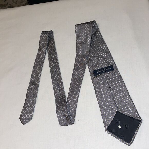 Brooks Brothers Makers Men’s Dress Tie Size 57” Gray Chain Motif Silk Business - Picture 12 of 12